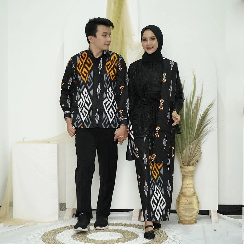 Product image COLLECTION SARJANA - Kebaya Batik Couple Naumi Batik Couple Sarimbit Terbaru - Brokat Tille Mutiara Kemeja M Naumi