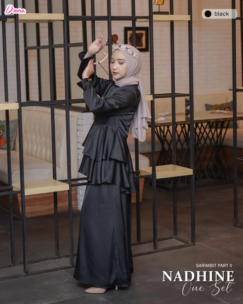 Product image Dzeera - NADHINE ONE SET / blouese dan skirt allure silk premium S BLACK