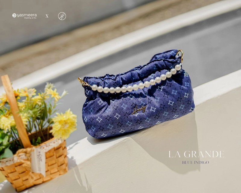 Yasmeera Official - Sarimbit La Grande 2024 - Blue Indigo STANDARD LA GRANDE BAG HODY