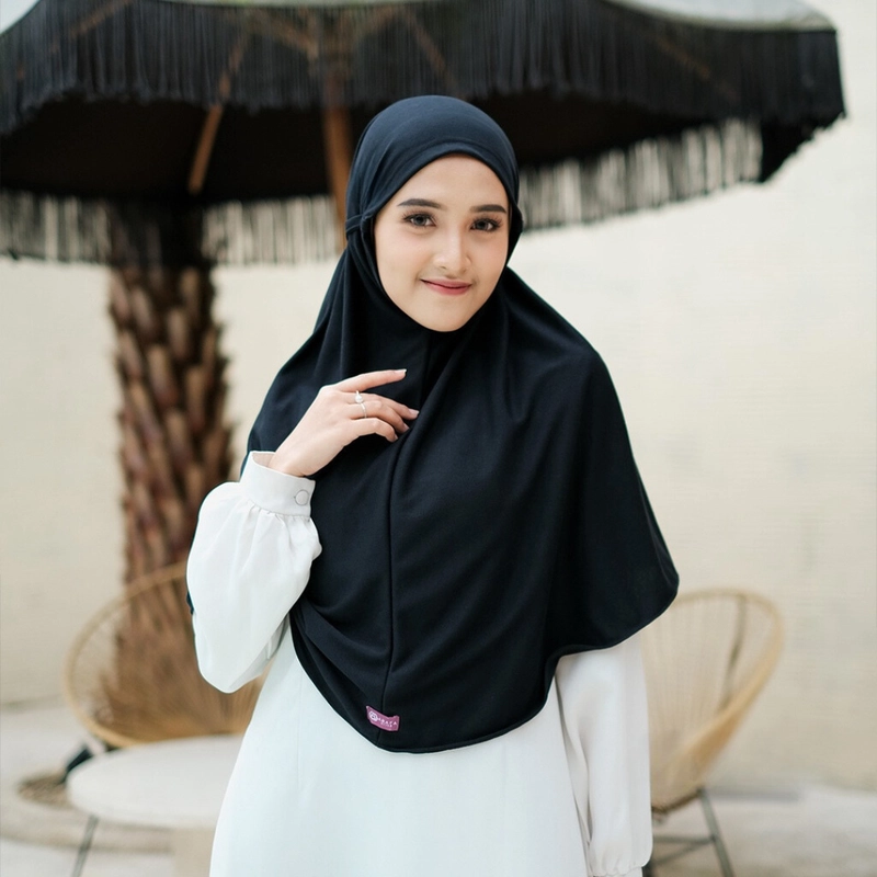 Product image Acla Daily - Syila Hijab Bergo Instant Jersey Tali Non Pad All Size Black