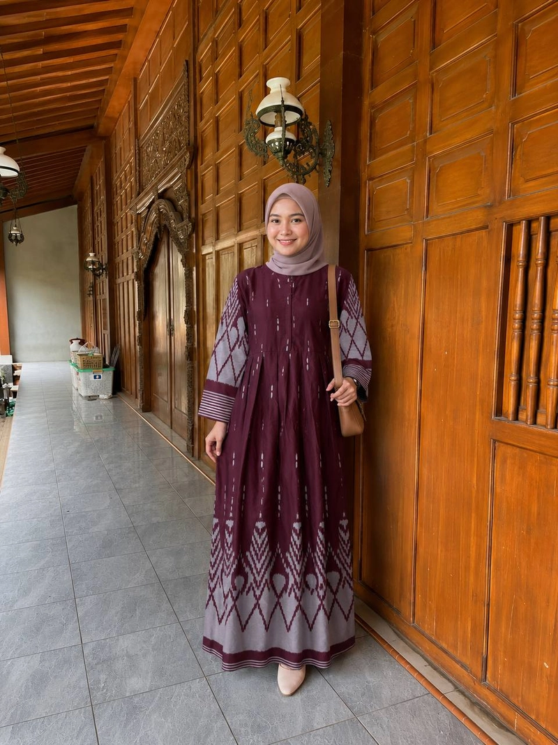Product image Kois Batik - Batik gamis wanita cantik simpel motif daviena Jumbo 120cm Burgundy