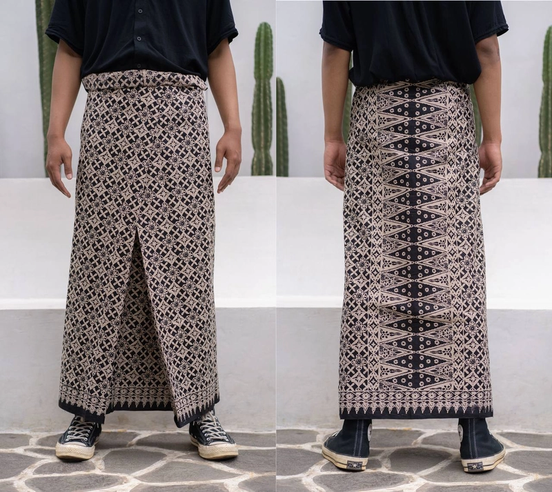 Product image Kois Batik - Sarung dewasa muslim elegan dipandang Sarung dewasa Putih hitam 02