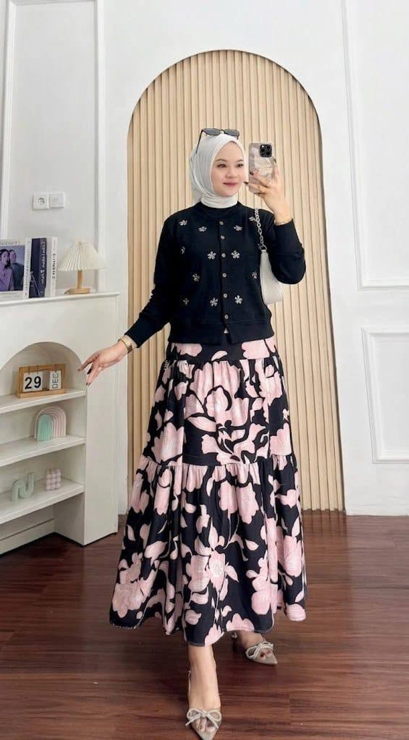 Product image Khisna collection - Set rok knit Debynan kekinian Allsize Hitam