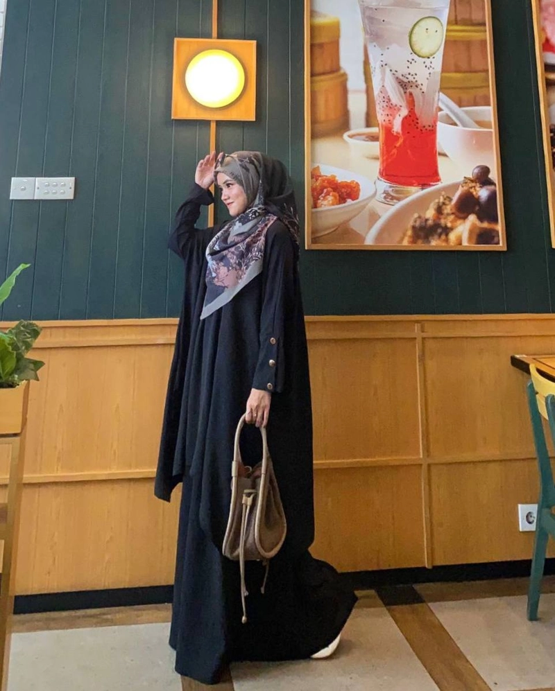 Product image Khisna collection - New model setelan rok humaira dilengan ada kancing yang masih virall Allsize Hitam