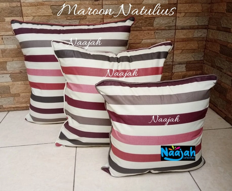 Product image Sarung Bantal Sofa Maroon Natulius Sarungnya Aja 40x40 cm Marroon