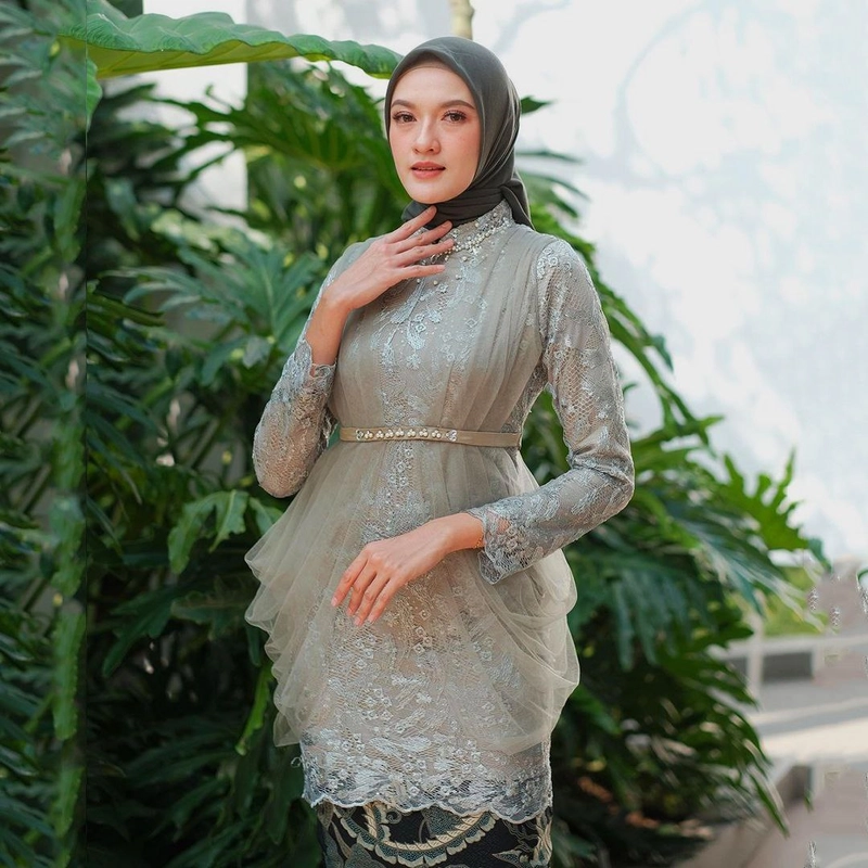 Product image COLLECTION SARJANA - Batik Couple Alin- Brokat Tille Mutiara -Furing Satin - Payet Mutiara ROK+ SELENDANG GREEN