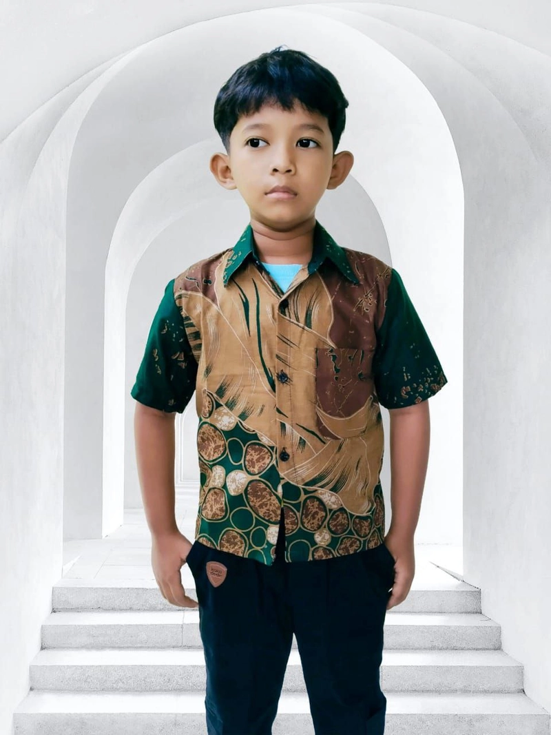 Product image Batik Alfin - Kemejan Batik uk anak Lengan panjang dan lengan pendek motif batu keren banget L Kemejan pendek hijau