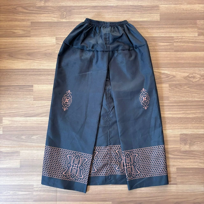 Product image Kois Batik - Sarung Instan Anak Simpel Mudah Dipakai Untuk Anak Kesayangan free peci rajut L Sarung instan hitam