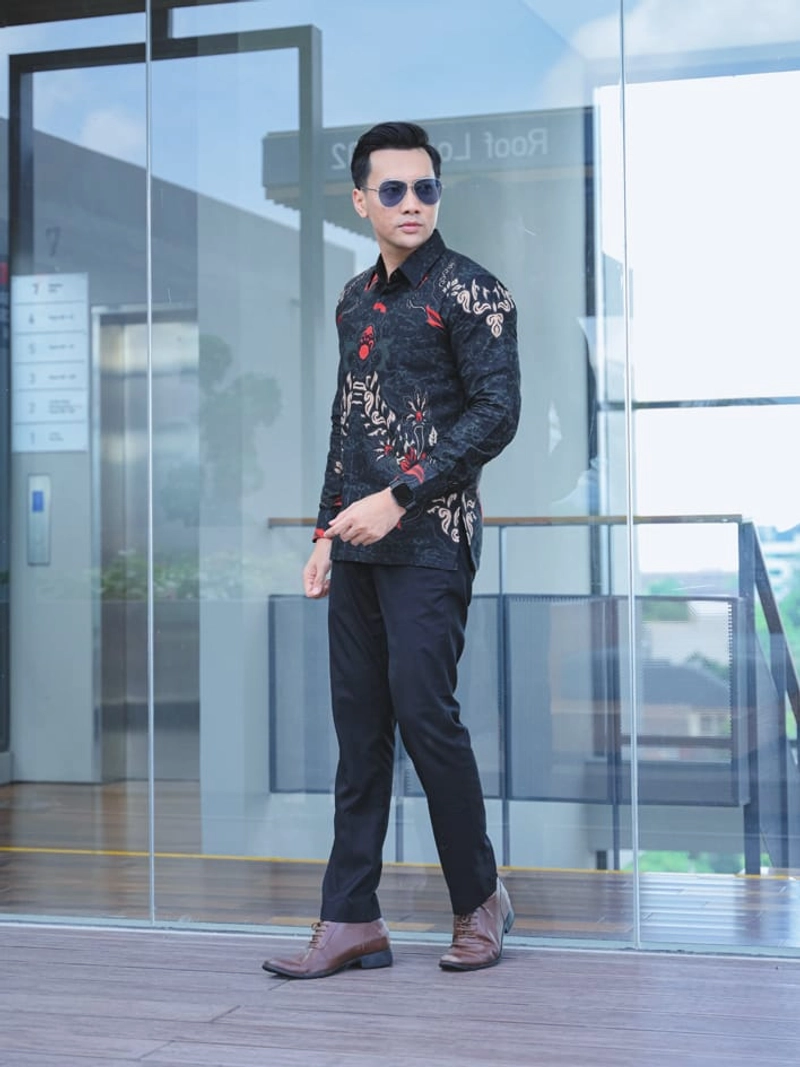 Product image COLLECTION SARJANA - KEMEJA BATIK MENSTYLE - KALINGGA - Katun Prima Premium - Furing HPL M Kalingga
