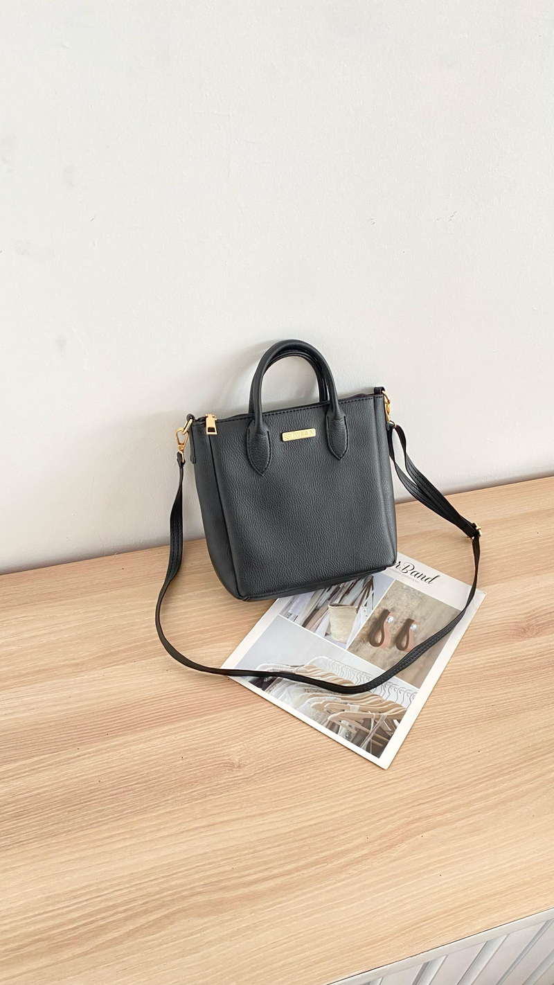 Product image Tweelyforbag - Julie Slingbag - Tweelyforbag - Tas Selempang Wanita - Tas Wanita 450 gr Hitam