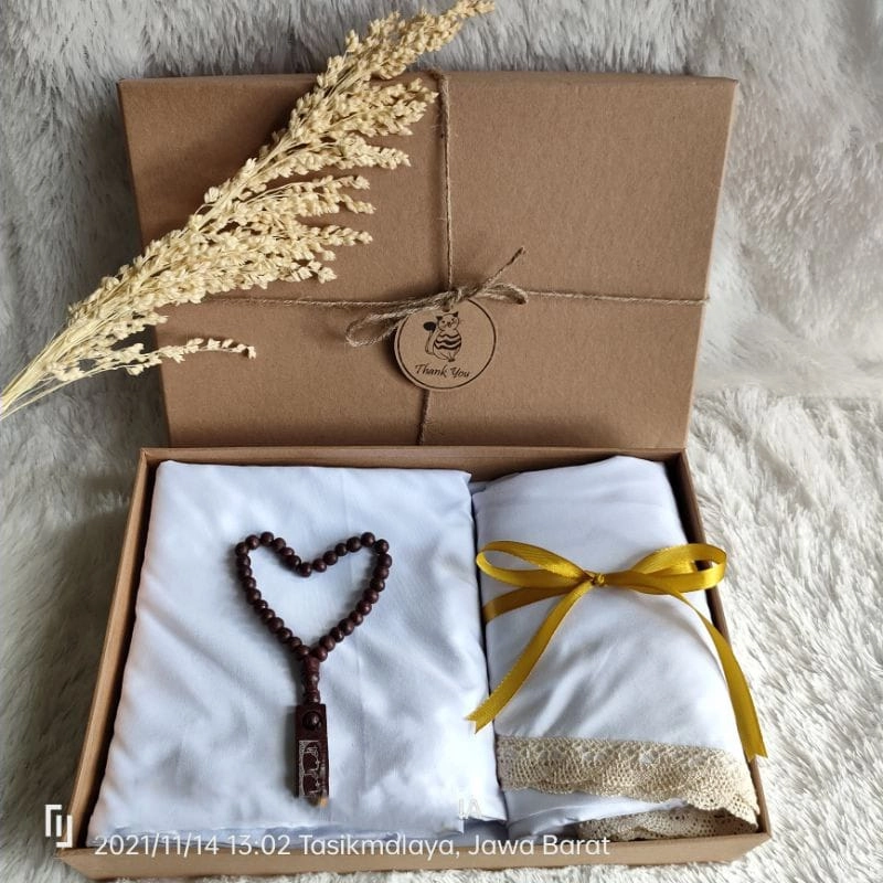 Product image Paket Hampers Hemat Mukena Dewasa Katun Mikro All Size Putih
