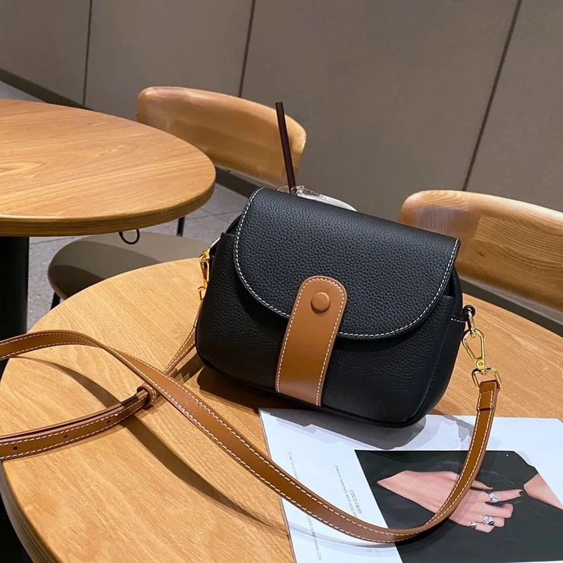 Product image CBL - Tas Selempang Wanita Ariza CBLB66ARIZA Small Hitam