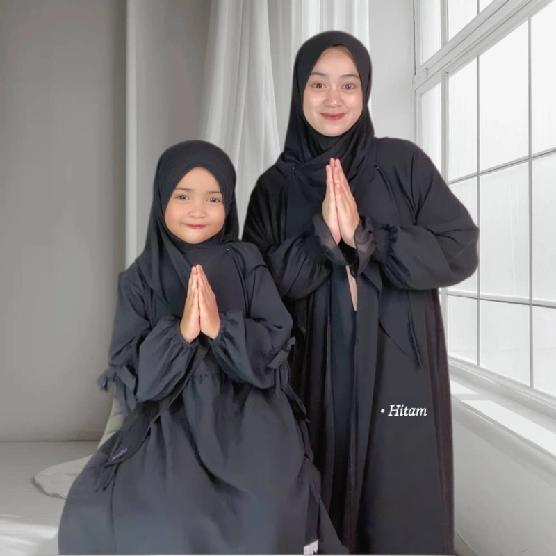 Product image Milyarda Hijab - Paket Hampers Box SegiEmpat Motif 2pcs Box
