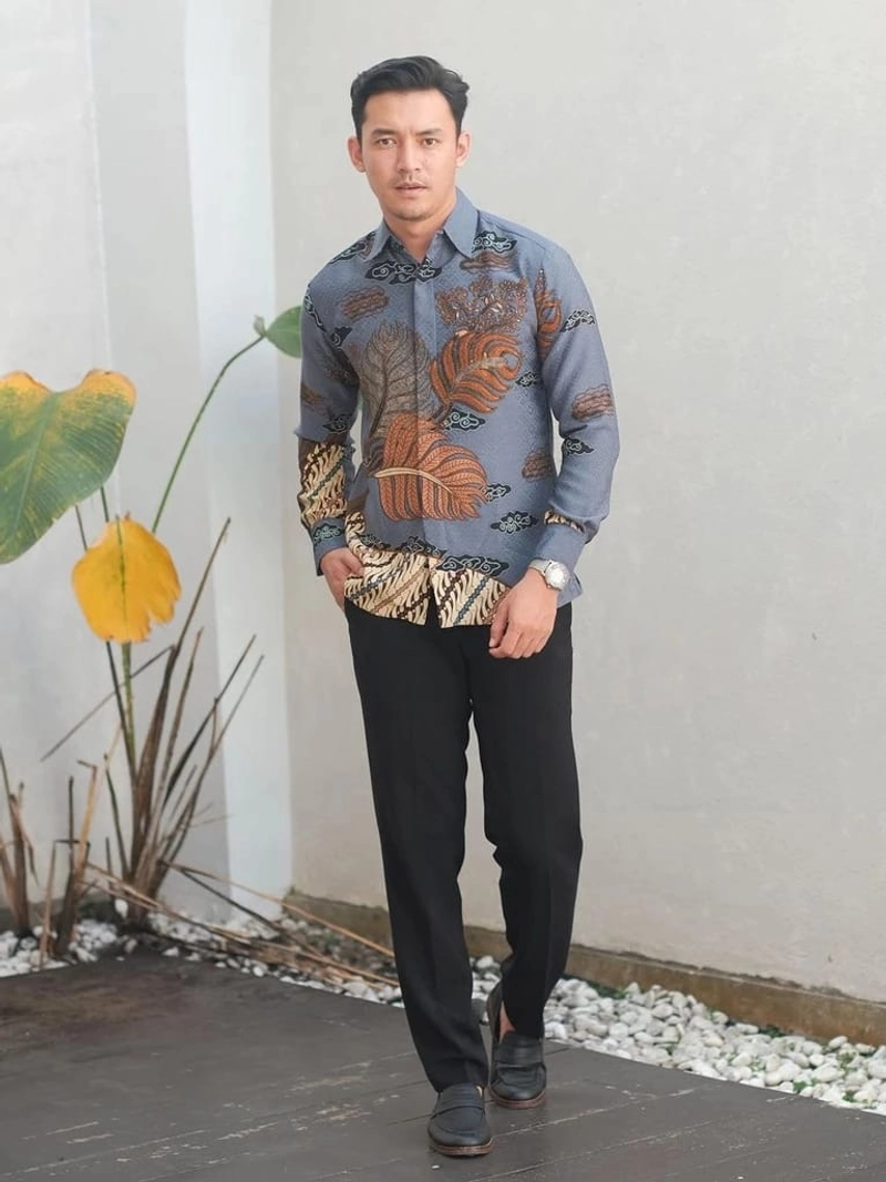 Product image COLLECTION SARJANA - Batik Couple Lisa- Kebaya Furing Satin - Brokat Tile Mutiara - Payet Mutiara Rok+ Selendang Mauve