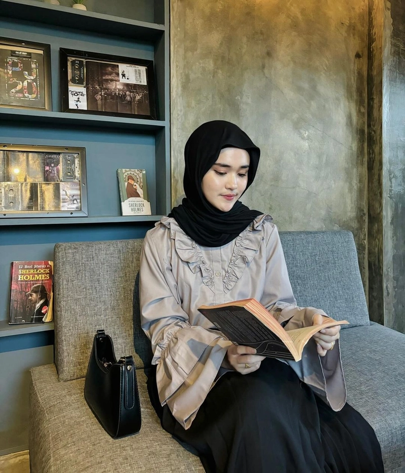 Product image byLayna Official - Baju Kemeja Wanita Ashley Blouse Allsize Grey