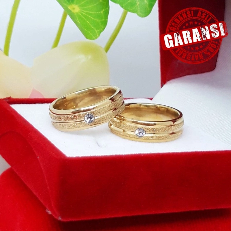 Product image CENTRAL GROSIR GEMSTONE - Cincin Couple Titanium Emas Diamond 6 Gold/emas