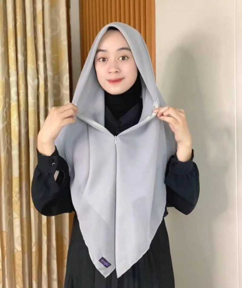 Product image Milyarda Hijab - Japzip Zipper Square Allsize Silver