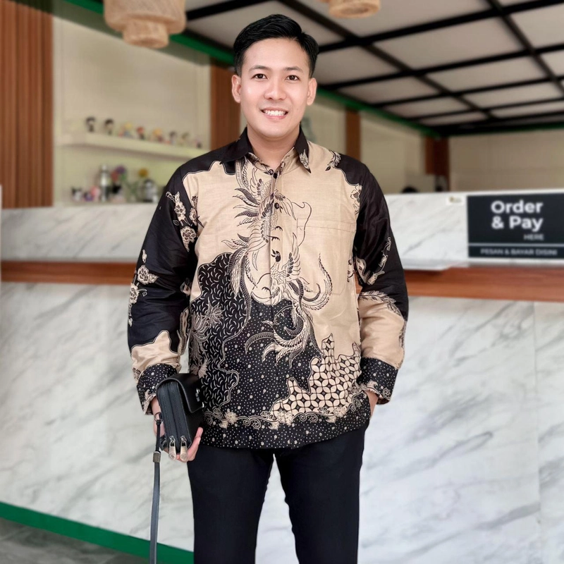Product image Kois Batik - Atasan Batik Couplen Kekinian Terbaru Modern Motif senja hitam M kemeja senja hitam