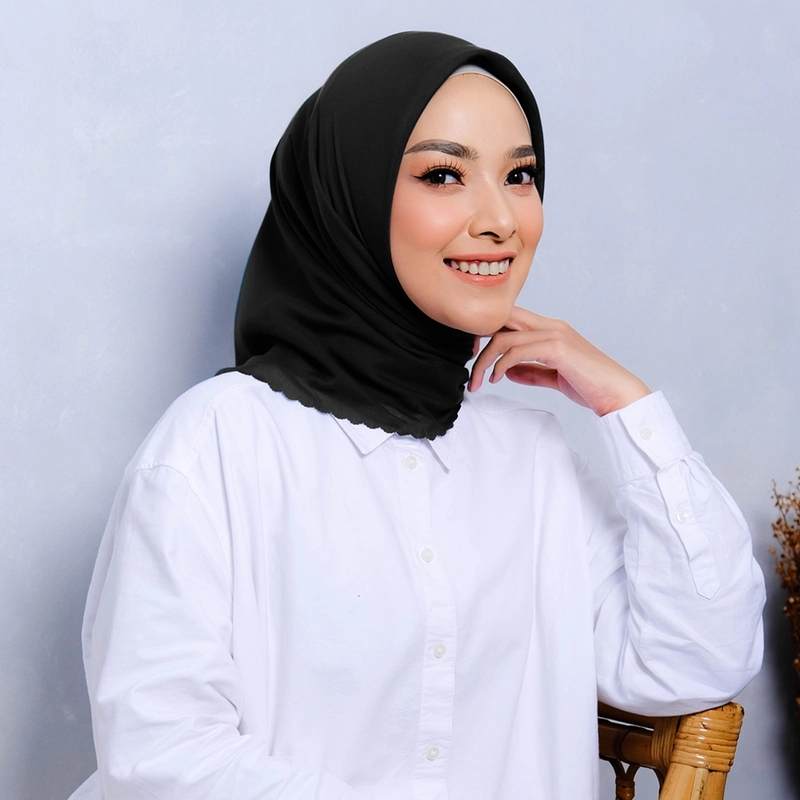 Product image Ansania Premium Scarf Polos - Kareem Laser Cut Ultrafine Parfum - Hijab Kerudung Segiempat with Pouc All Size Black