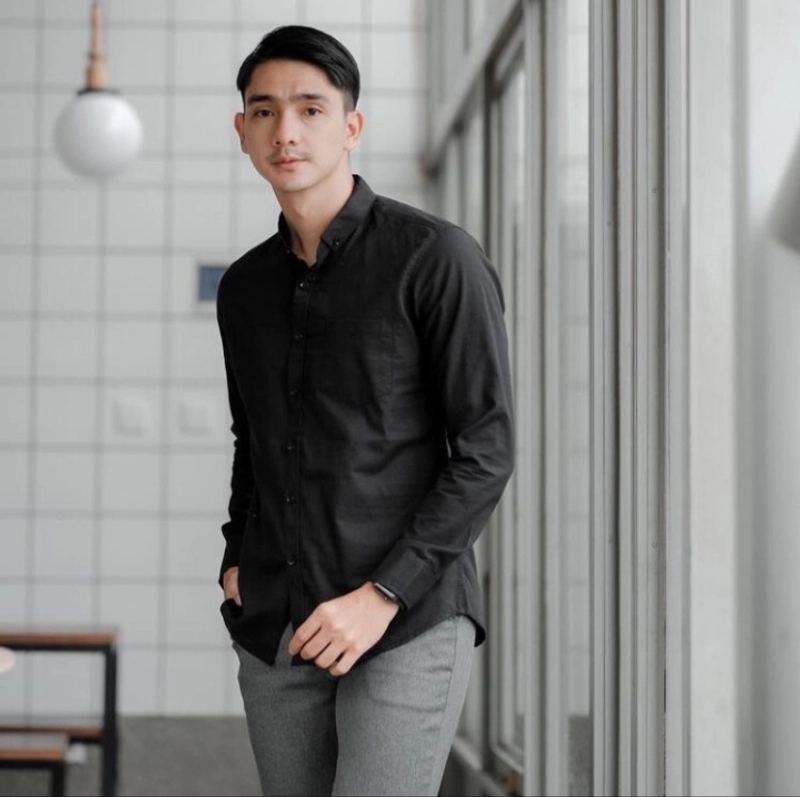 Product image MR DEE - Buy 1 get 1 kemeja polos pria elegan M Hitam