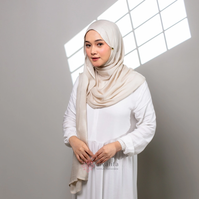 Product image Pashmina Viscose Shawl Cheryl Pashmina Meleyot Syal Pashmina Hijab Syari Kerudung Muslim Pashmina V 160 X 70 CM] Ivory