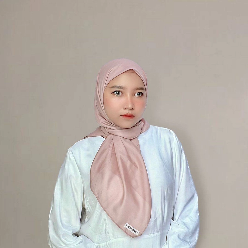 Product image Loverhydar - Hijab Segi Empat Paris Premium Roserhy 115 x 115 cm Plum