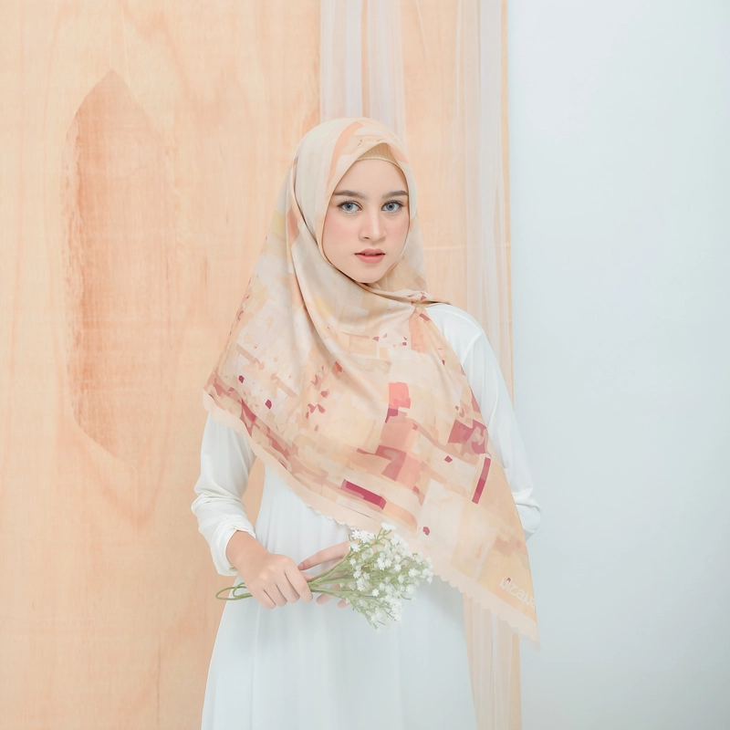 Product image Nizana Hijab - Voal Printed Anabia Latte - Nizana 120 cm x 120 cm latte
