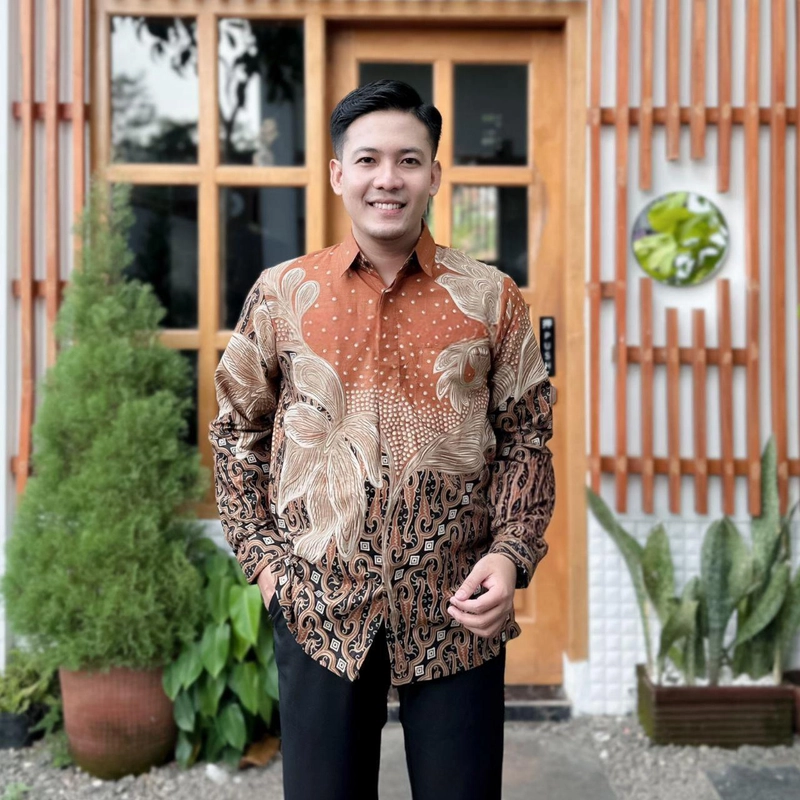 Product image Kois Batik - Atasan batik pria dan wanita couple modern kekinian motif anggrek teracota M Kemeja anggrek terac