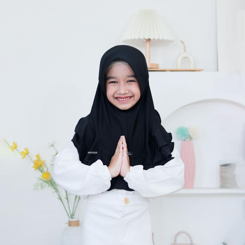 Product image Leika - BERGO LILY HIJAB INSTAN ANAK BEST SELLER 5 - 10 Tahun ALLSIZE Black