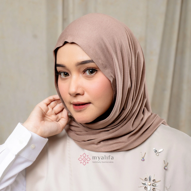 Product image HIjab Pashmina Instant Curve Inner Menutup Leher Rayon Viscose Airflow Jesslyn Pashmina Meley Jumbo Rosy Brown