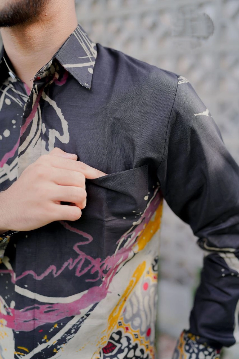 Product image Kois Batik - Kemeja Batik slimfit Sangat Keren Sekali buat kerja atau santai Xl Kemejakuningkombinsi