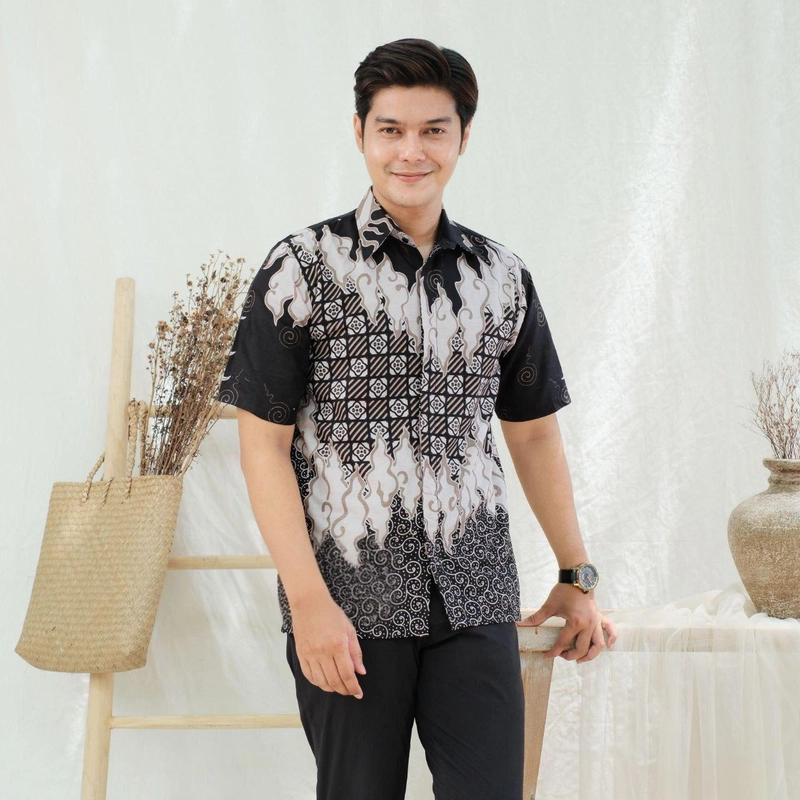 Product image Kois Batik - Atasan batik pria dan wanita baju kerja hem dan blouse bisa dipisah motih seroja hitam M Hem seroja hitam