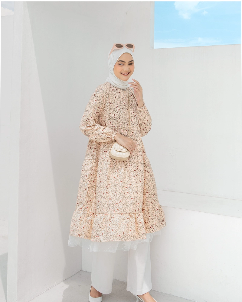 Product image Lusianasae - Lusianasae - Sakura Tunik warna Beige bahan Shakila mix tule dot S BEIGE