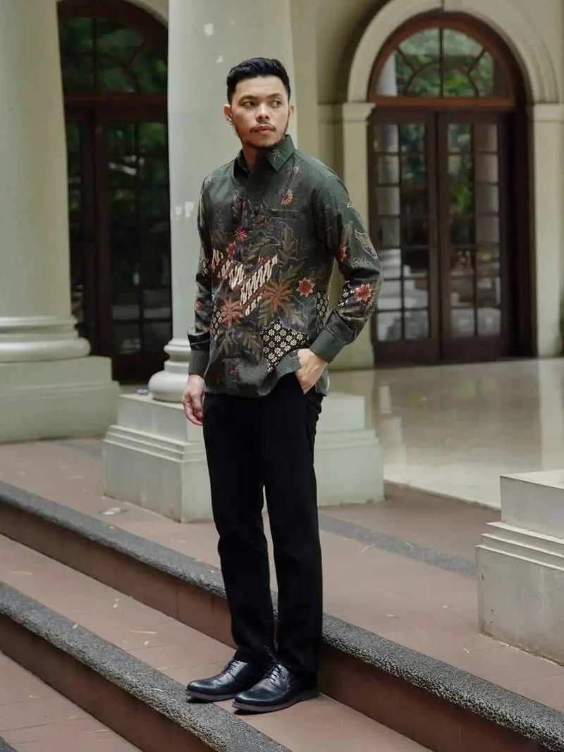 Product image COLLECTION SARJANA - Batik Couple LYRA- Kebaya Furing Satin - Brokat Tile Mutiara - Payet Mutiara Rok Saja Lyra