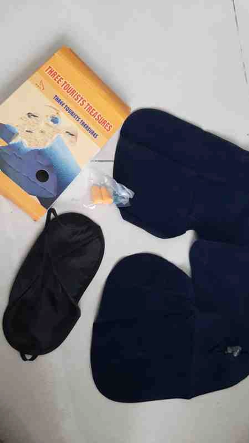 Product image Moveonesia - Travel Pillow Bantal Leher Penutup Mata Telinga Travel Pillow RANDOM