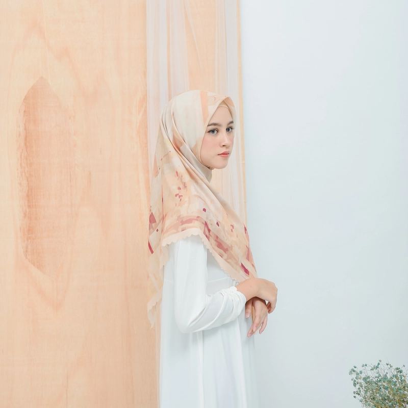 Product image Nizana Hijab - Voal Printed Anabia Latte - Nizana 120 cm x 120 cm latte