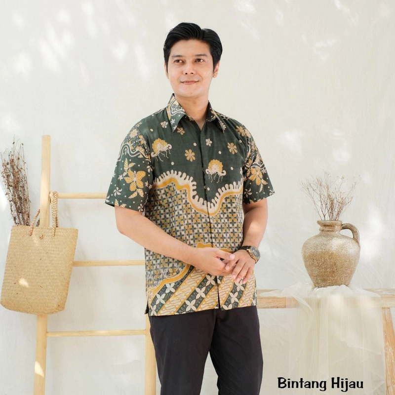 Product image Kois Batik - Atasan Batik Coupel Wanita Blouse Dan Hem Pria Baru Motif Bintang Hijau M Hem bintang hijau