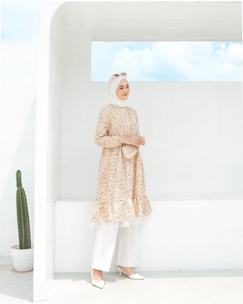 Product image Lusianasae - Lusianasae - Sakura Tunik warna Beige bahan Shakila mix tule dot S BEIGE