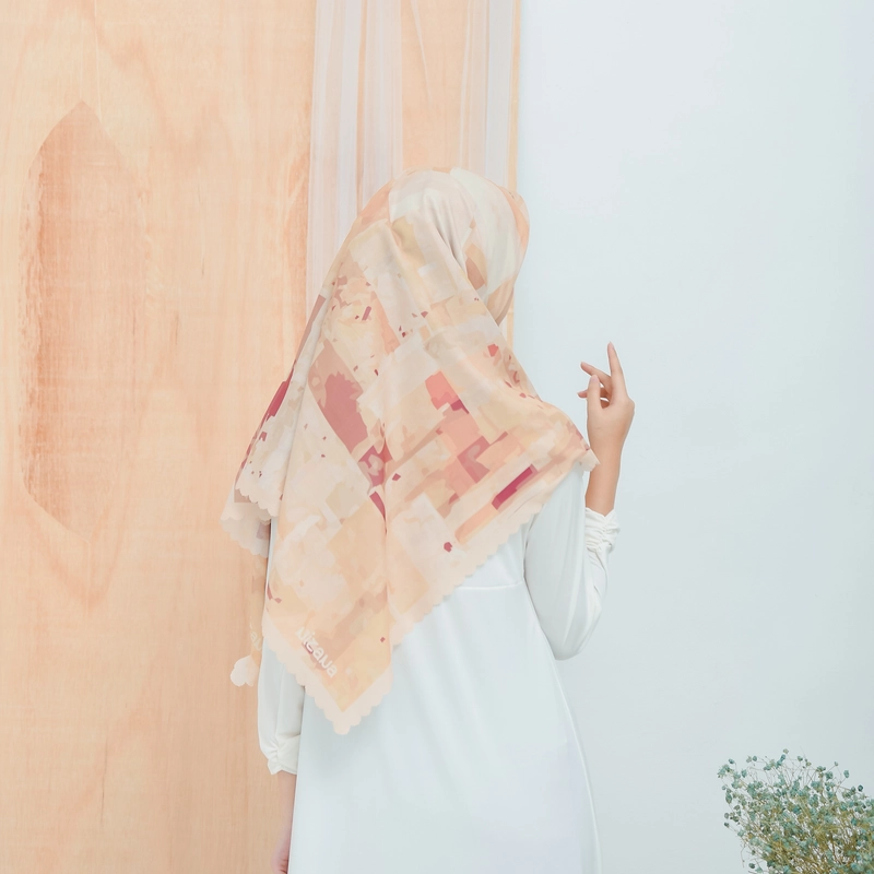 Product image Nizana Hijab - Voal Printed Anabia Latte - Nizana 120 cm x 120 cm latte