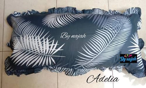 By Najah Aef Sarung bantal Cinta Adelia(By Najah Aef Sarungnya saja) 45x95cm