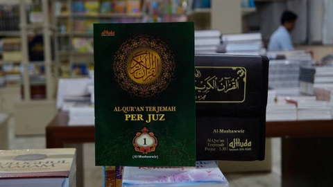 Gema Insani - Al Mushawwir: Al Qur`an Terjemah 2 warna Sedang Per Juz SC