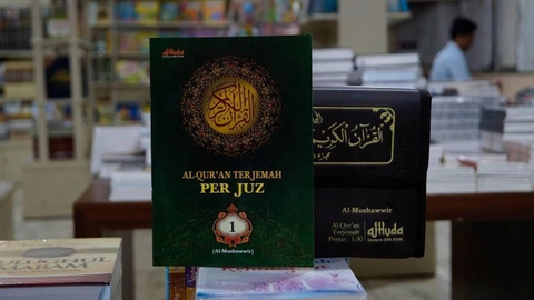 Gema Insani - Gerakan Wakaf Al Mushawwir: Al Qur`an Terjemah 2 warna Sedang Per Juz SC
