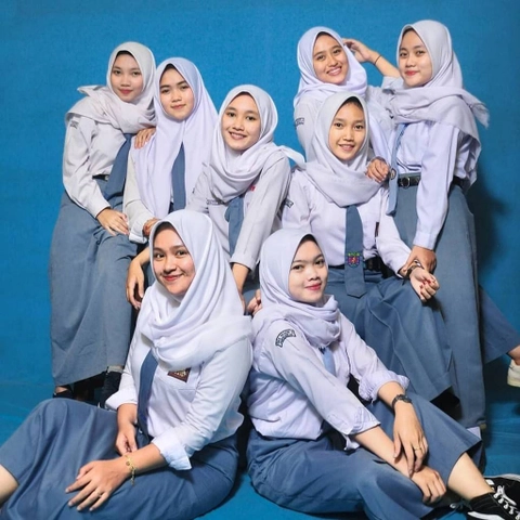 Syafa Hijab - KERUDUNG SEKOLAH SEGIEMPAT