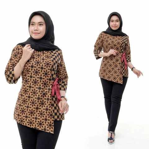 Batik Berjaya - Batik blus kembang kotak manisan