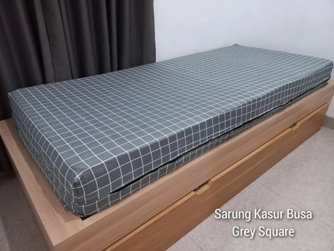 MNAIMA - Sarung Kasur Grey Square