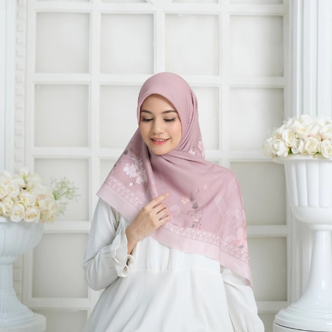 Milyarda Hijab Official - Segiempat Motif Divya Standar