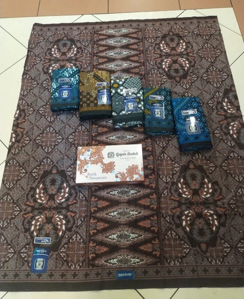 Dylan 19 [TA] - Sarung gajah duduk batik nusantara random