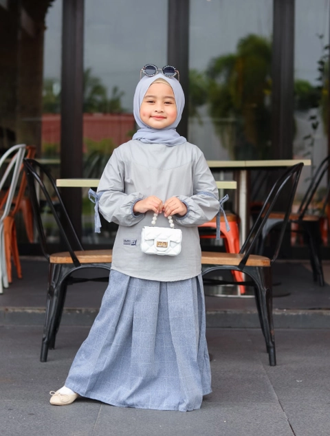 EVM Stockist - Hoofla - Naura Set Blouse 01