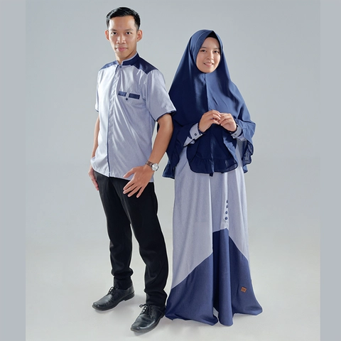 MOSCOU - Set Baju Sarimbit Couple Kapelan Pasangan Suami Istri Keluarga Family Muslim Muslimah Busana Dress Gamis Wanita Set Khimar Hijab Kemeja Koko Kemko Pria Lengan Pendek Lebaran Katun Madinah Premium Biru Navy Dongker Motif