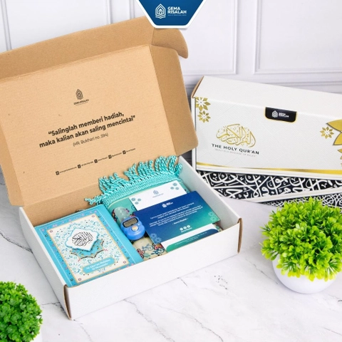 Gema Risalah - Hampers Gift Set Ibadah Quran Saku Resleting dan Sajadah Turkiye Premium Anti Slip